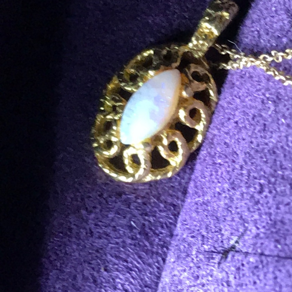 Vintage 14K gold chain and fire opal pendant